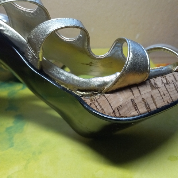 š NEW Womenās Gold Strappy platform Heels Shoes Sandals Sz 8.5 - Picture 6 of 6